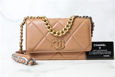 chanel 19 wallet on chain caramel